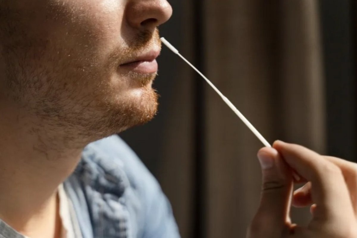 Risco de Covid longa é maior depois da segunda infecção, diz estudo