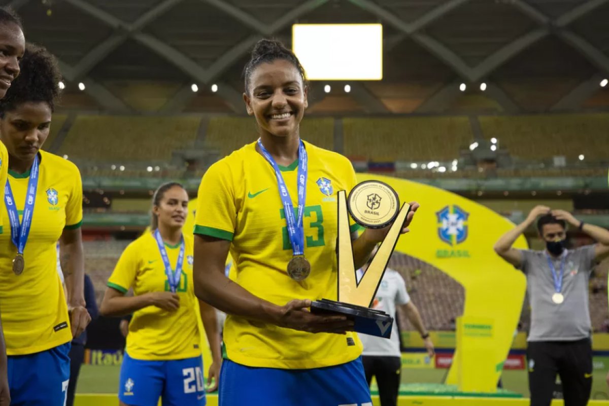 Três brasileiras figuram na lista inicial do "The Guardian" de melhores do mundo no futebol