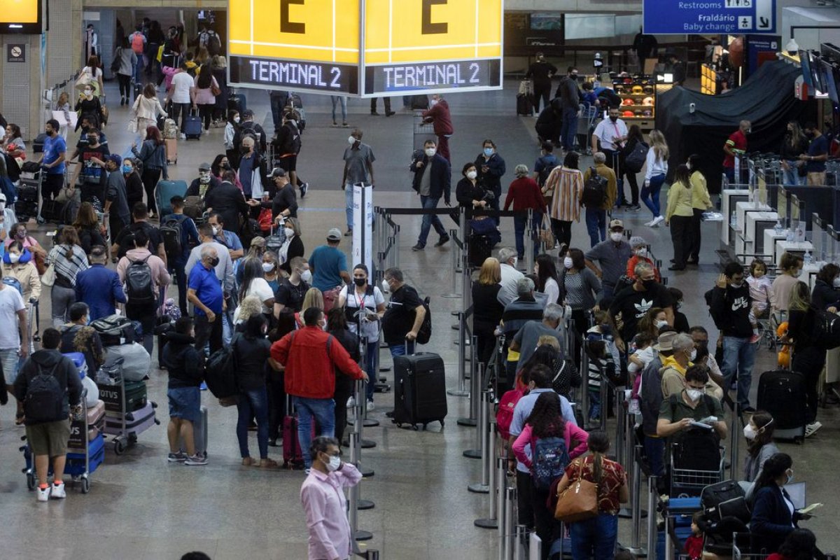 Sem negociação, greve nos aeroportos chega ao 4º dia e gera atrasos