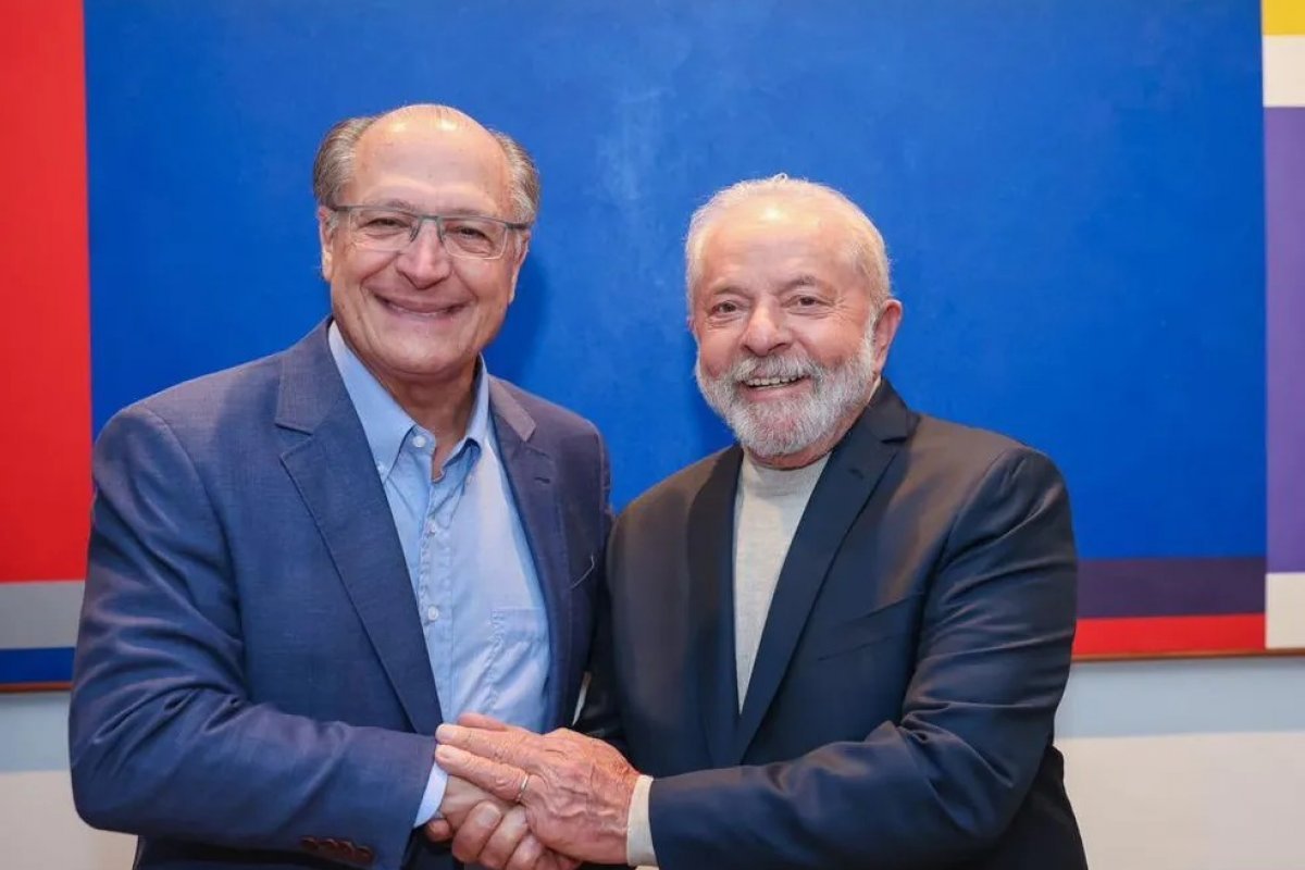Lula anuncia 16 novos ministros; Alckmin assume Indústria e Comércio