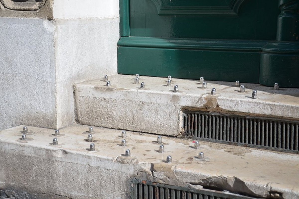 Promulgada Lei Padre Júlio Lancellotti que proíbe 'arquitetura hostil'