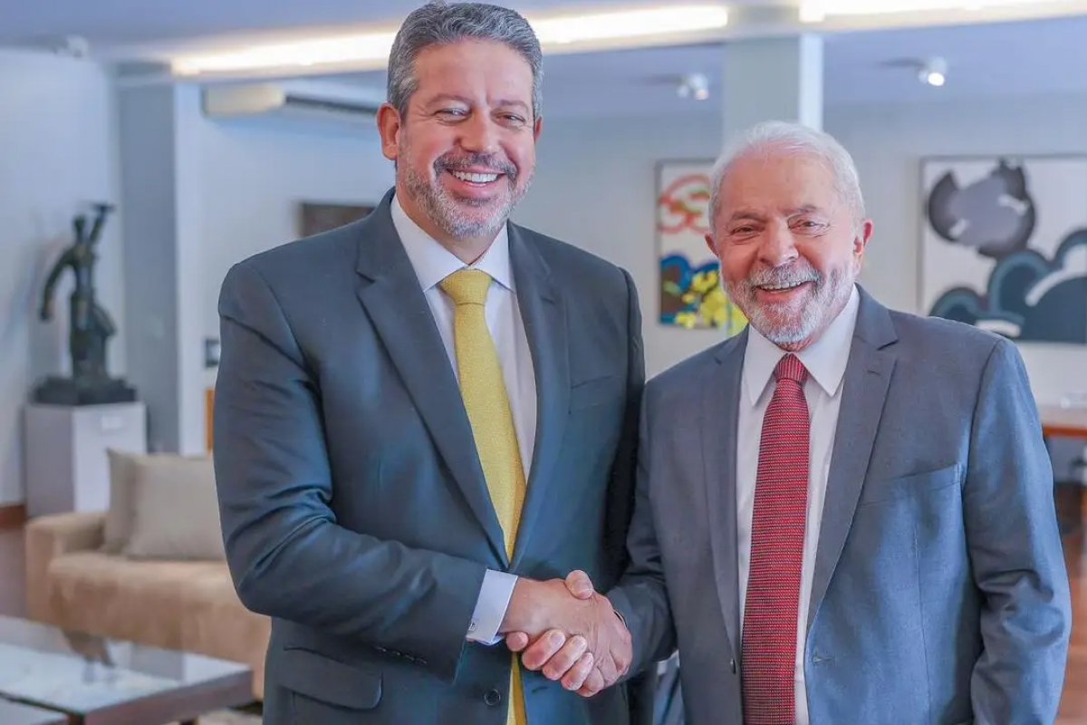 PEC da Transição "celebra a vitória do diálogo e o diálogo deve sempre vencer", afirma Lira