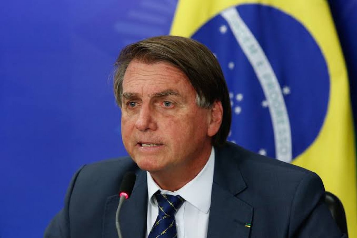 Bolsonaro concede indulto de Natal a policiais e militares