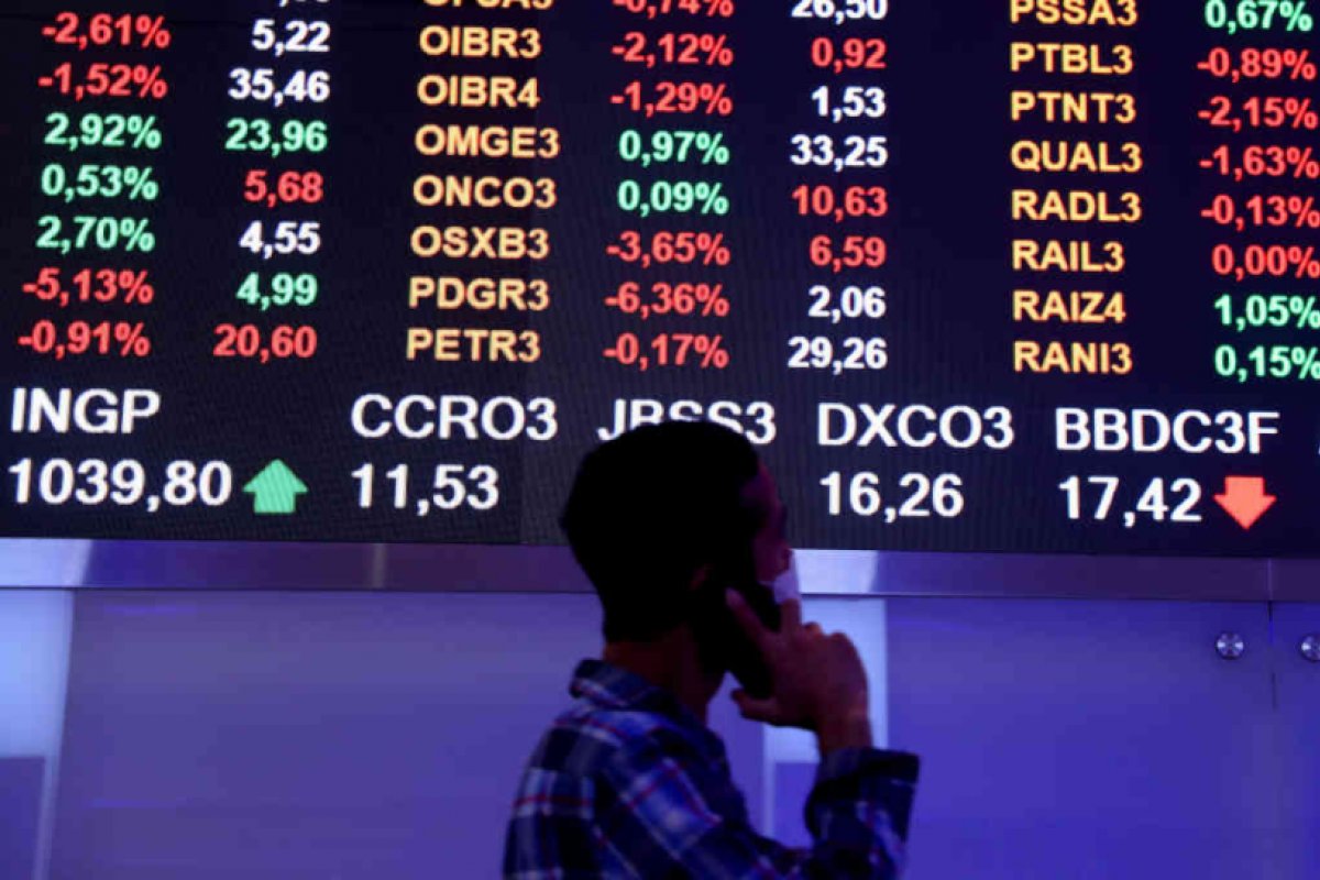 Mercados globais operam com viés de queda nesta sexta-feira (23)