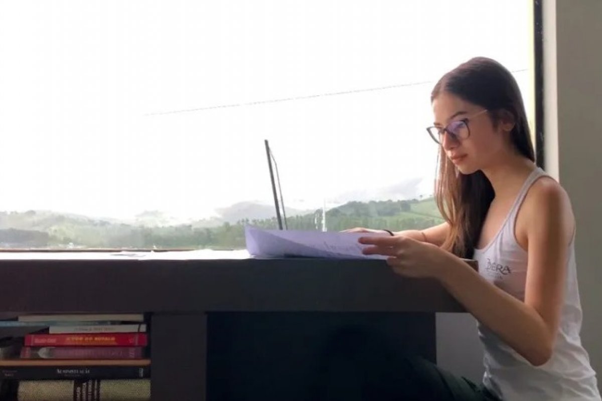 Estudante brasileira ganha bolsa de R$ 2 milhões em faculdade nos Estados Unidos