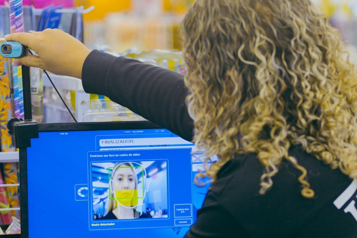 Comércio varejista registra 28 milhões de transações por biometria facial em 2022, diz IDTech Unico