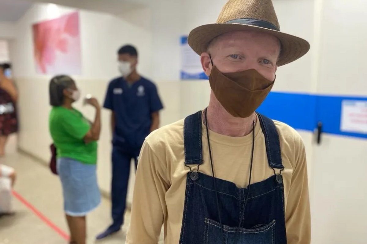 Prefeitura de Salvador distribui protetores solares gratuitamente para população albina