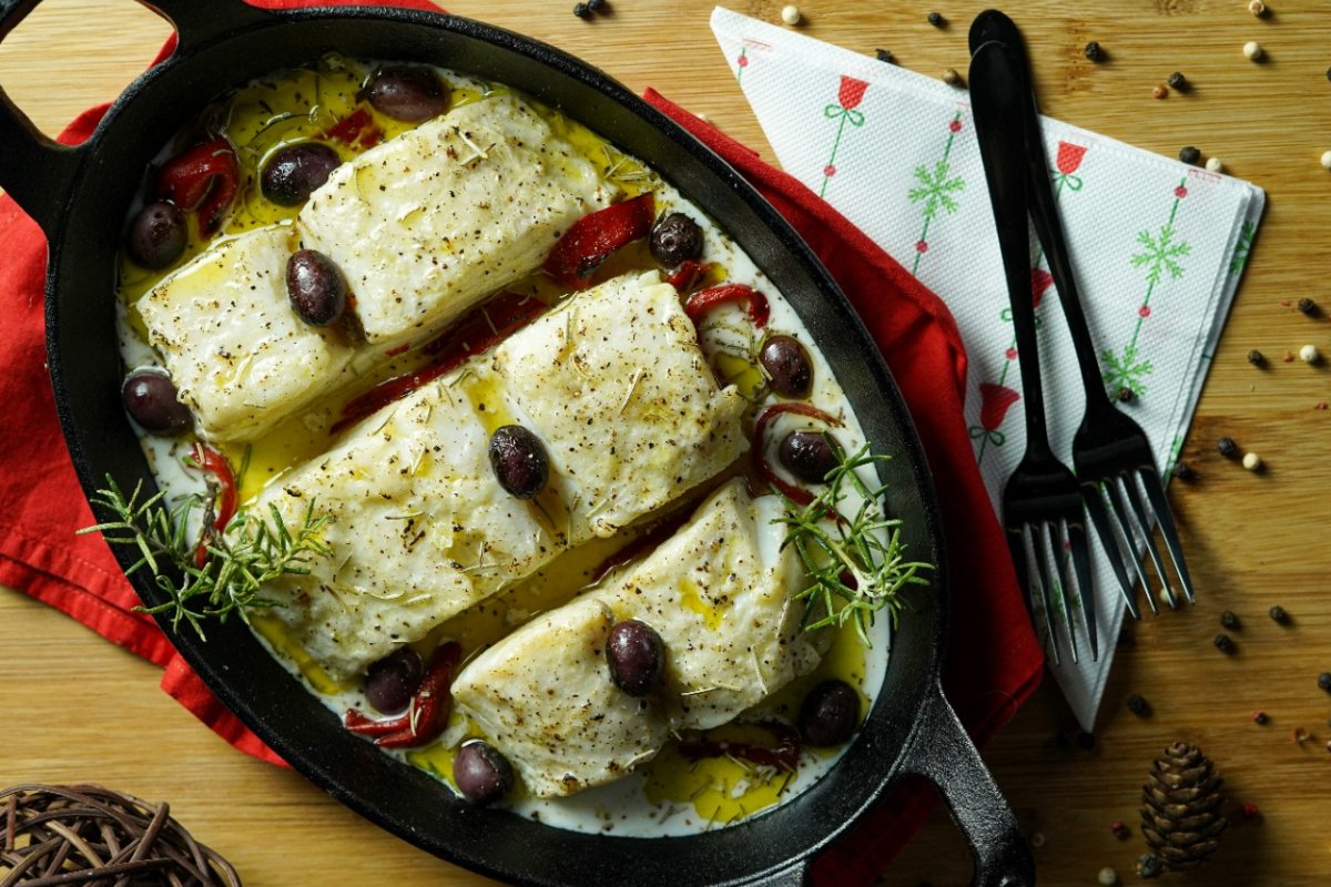 Para o Natal: Bacalhau no leite de coco com pimentões vermelhos e azeitonas pretas