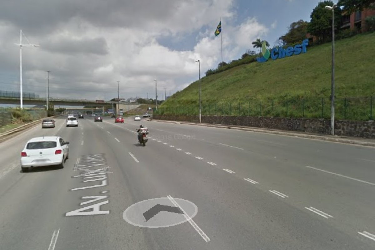 Idoso morre atropelado na avenida Paralela, em Salvador