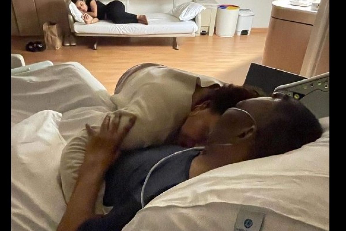 Filha de Pelé posta foto com o pai após suspeitas de seu falecimento!
