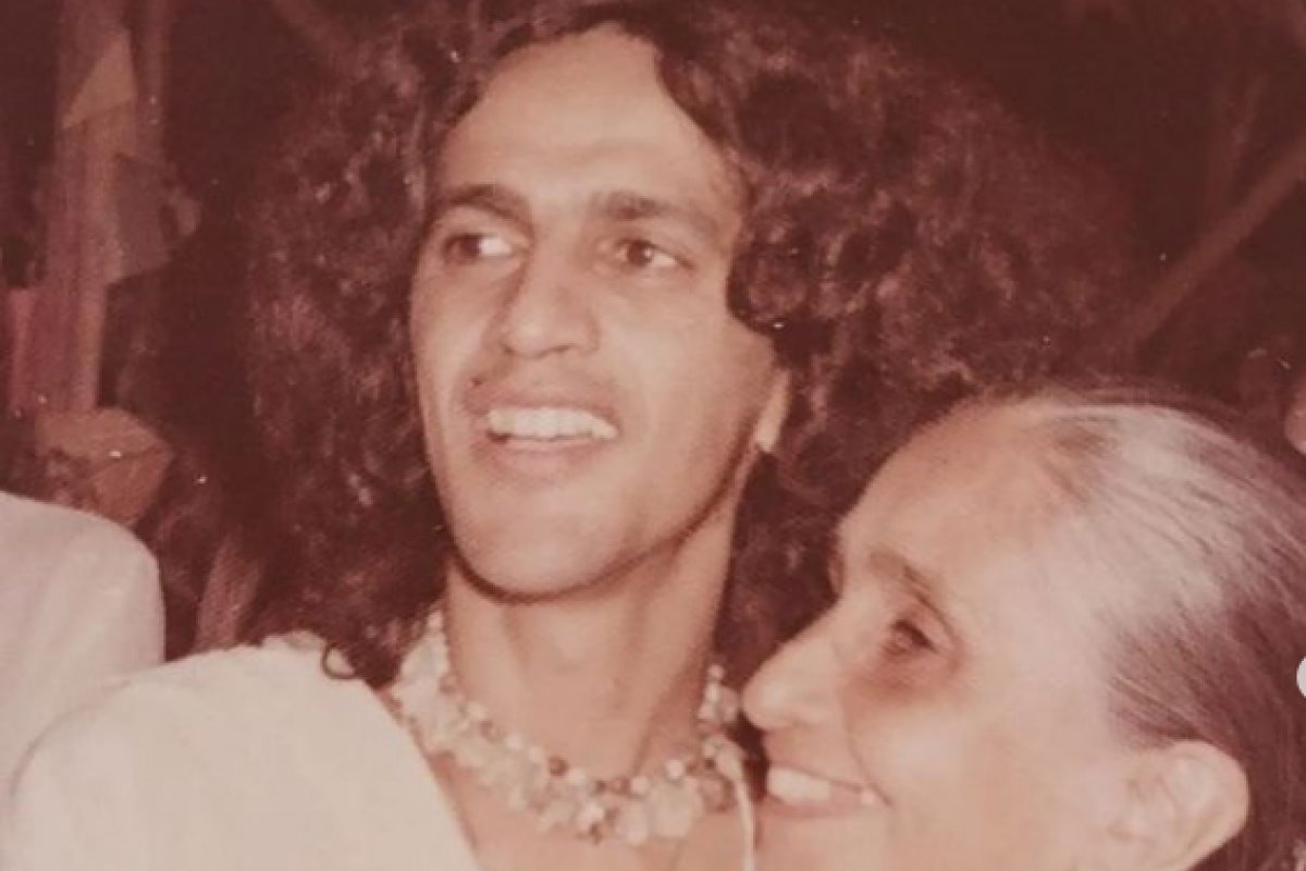 Caetano faz homenagem no aniversário de 10 anos da morte de Dona Canô