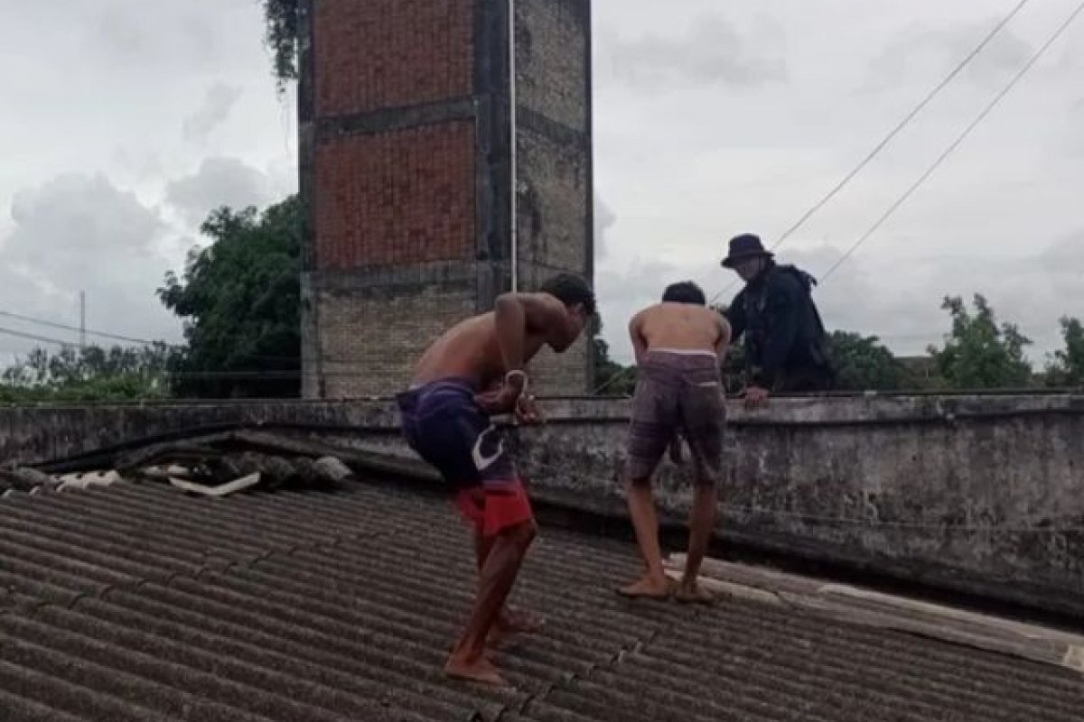 Detentos tentam fugir pelo telhado de penitenciária em Salvador