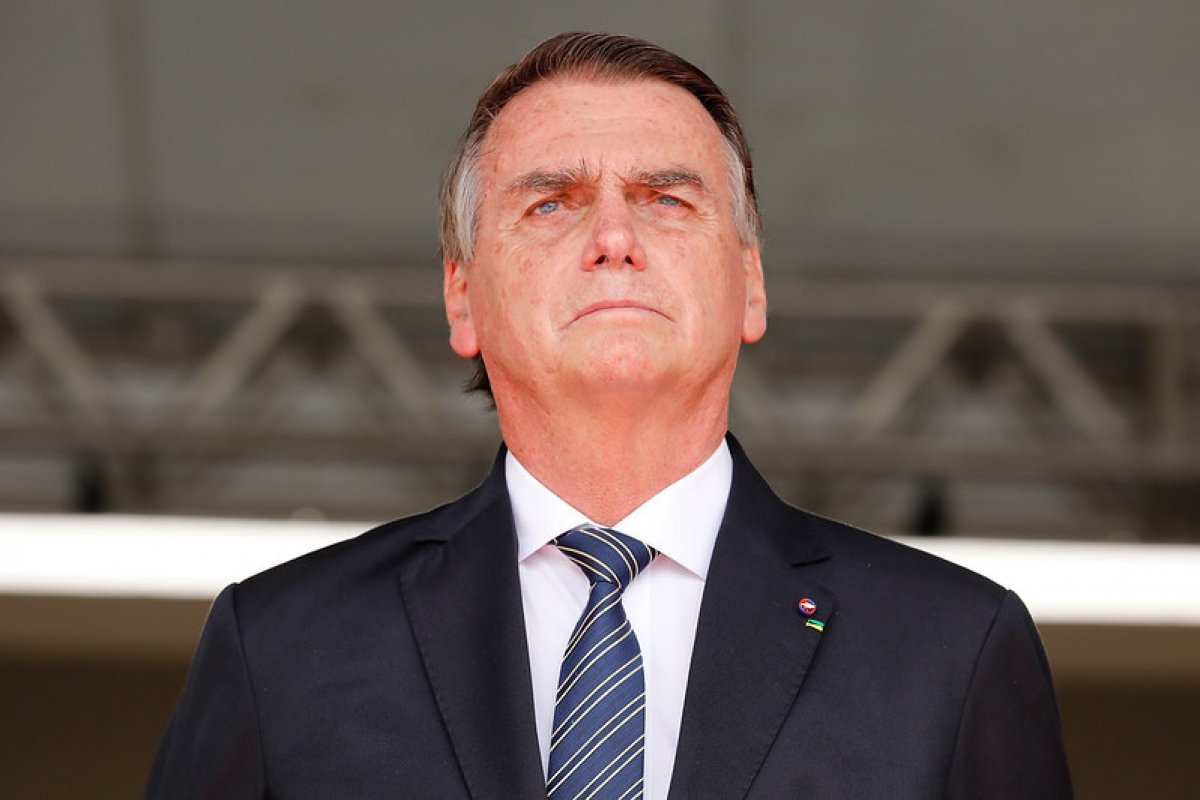 Nas redes sociais, Bolsonaro comemora queda no preço da gasolina
