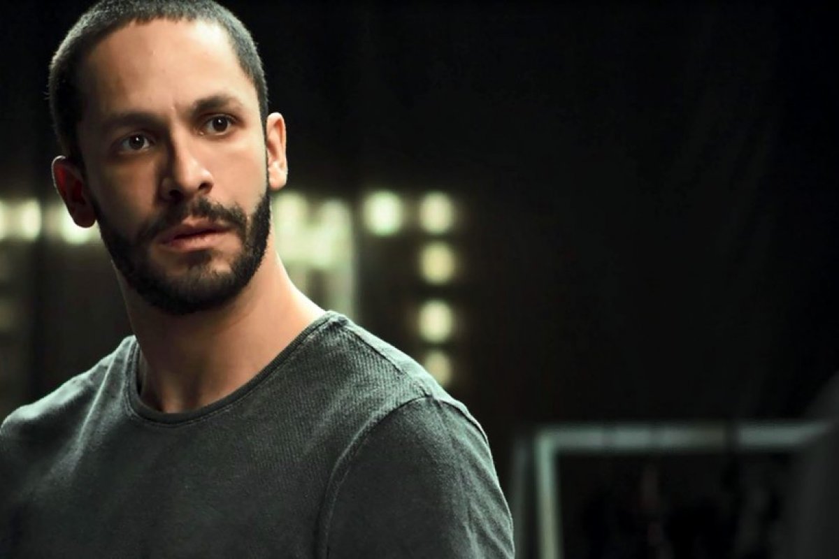 Rainer Cadete, o Téo de "A Dona do Pedaço" posa completamente nu