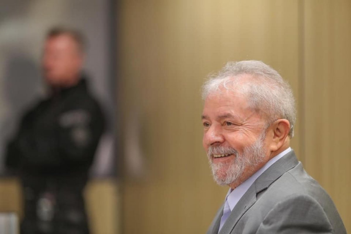 Equipe de Lula quer redobrar segurança na posse e sugere carro blindado; presidente ainda não se decidiu