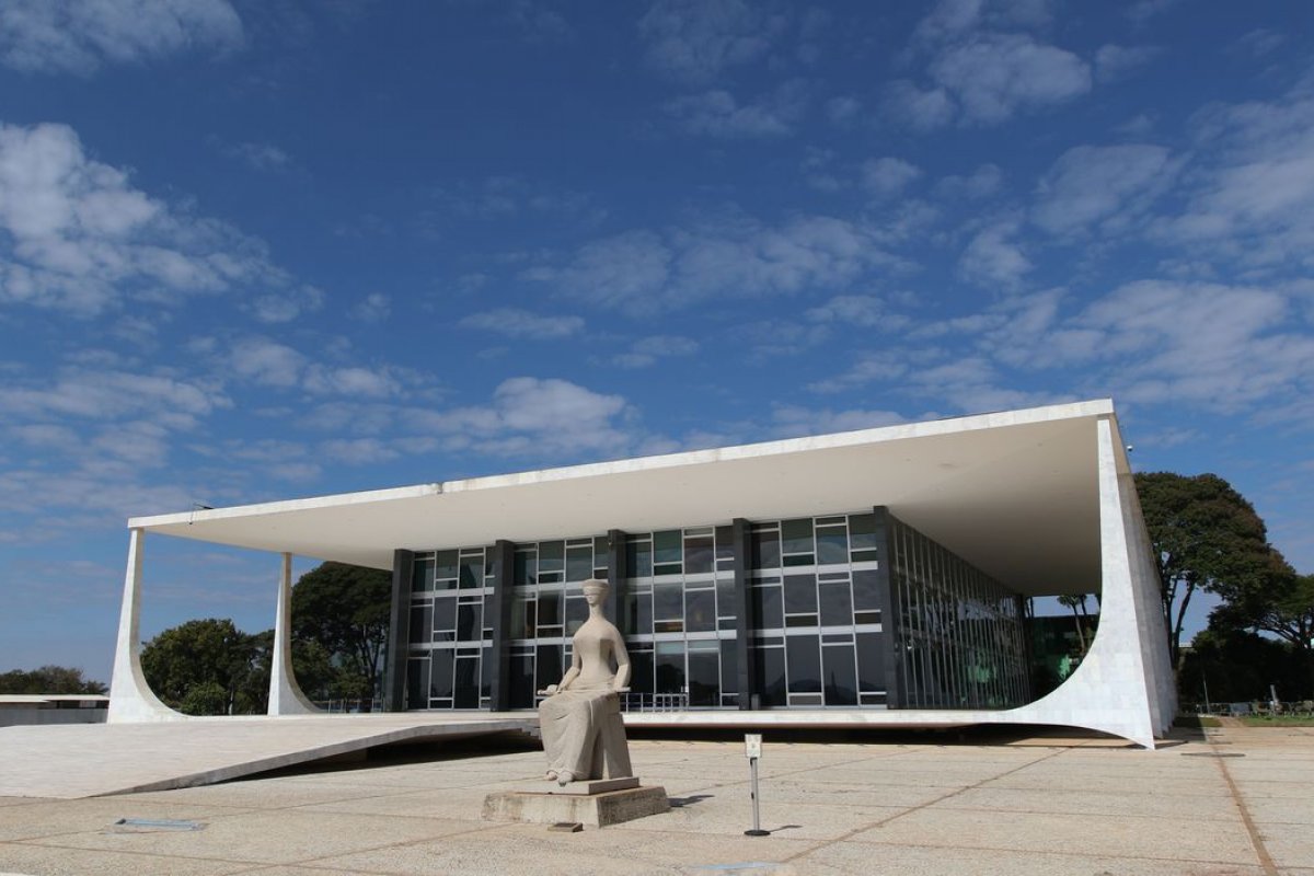 Porcentagem dos que aprovam e reprovam trabalho do STF é igual, aponta Datafolha
