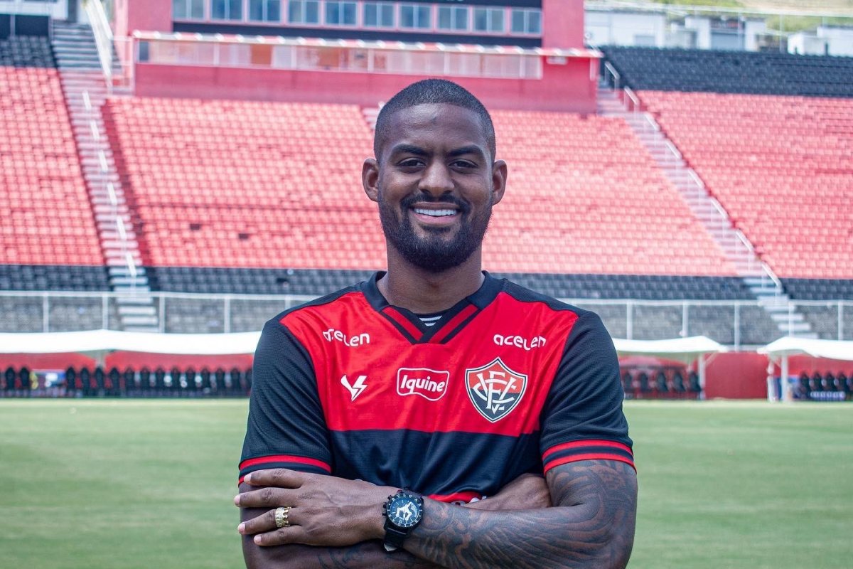 Zagueiro Dankler retorna oficialmente ao Vitória 