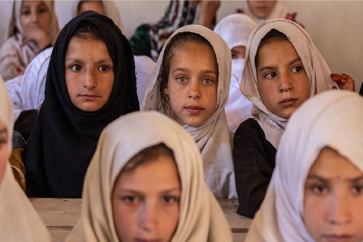 Alto comissário da ONU pede a talibãs fim das restrições impostas às mulheres