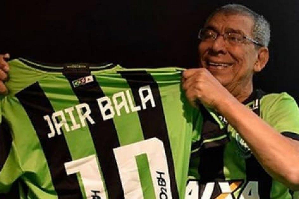 Morre ex-jogador do Santos que substituiu Pelé após o milésimo gol