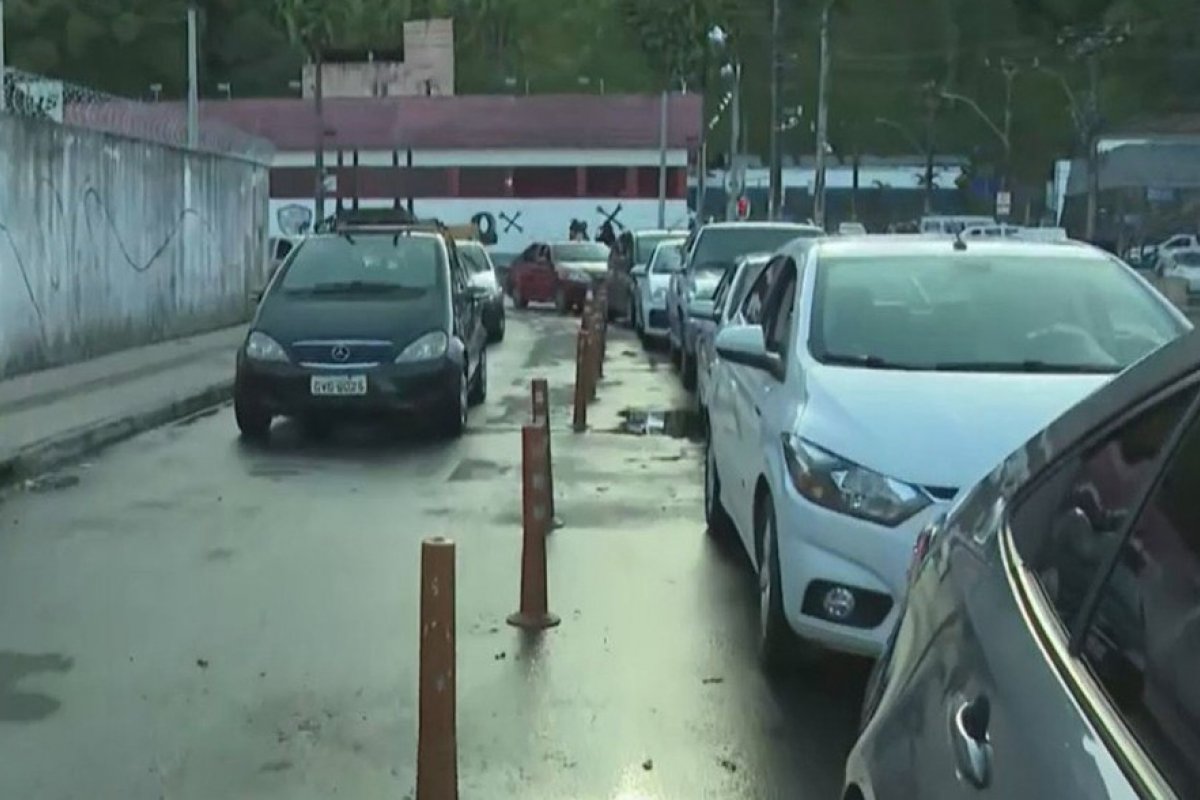 Ferry: veículos enfrentam fila de 3h para embarcar em Salvador