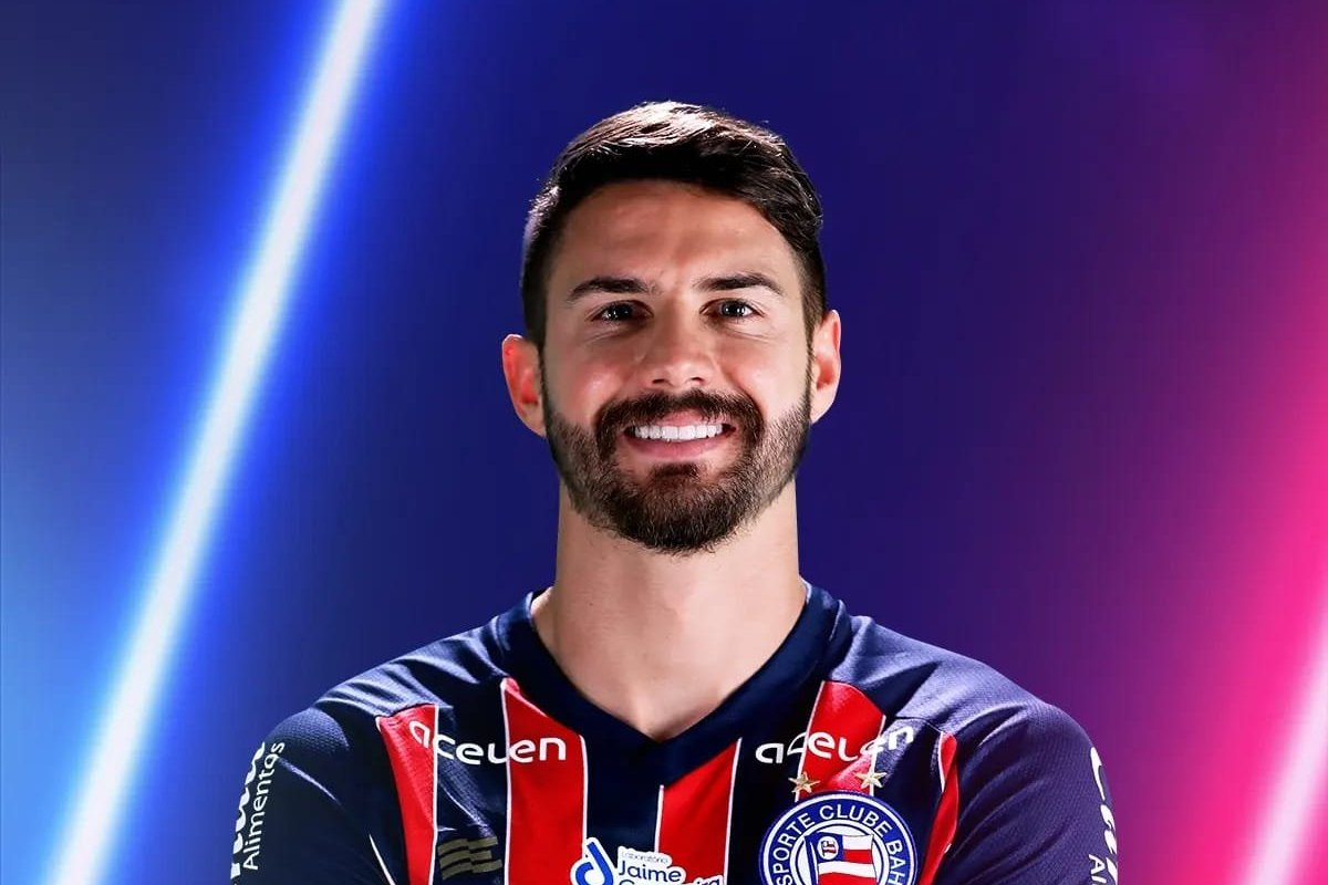 Bahia anuncia a contratação do centroavante Everaldo 