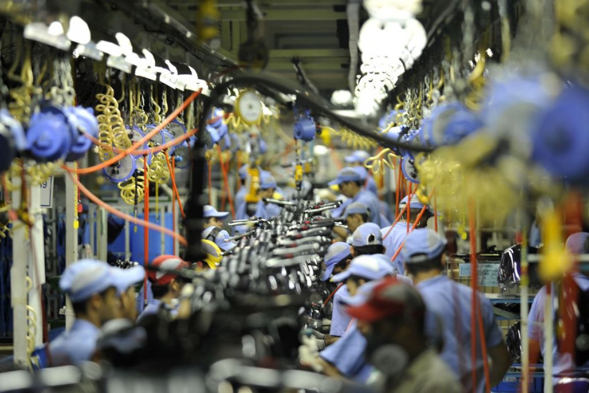 Confiança da indústria tem alta de 1,2 ponto em dezembro, revela FGV