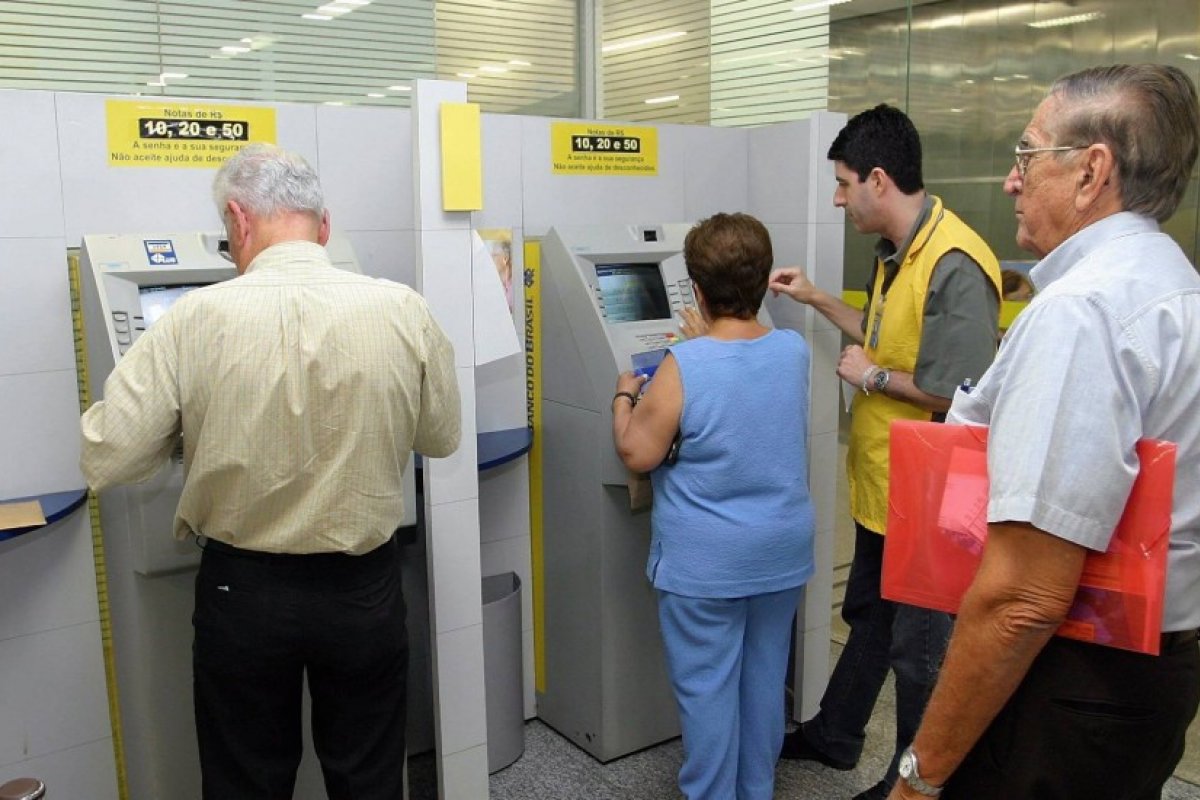 INSS libera a 2ª parcela do 13º para aposentados a partir desta segunda