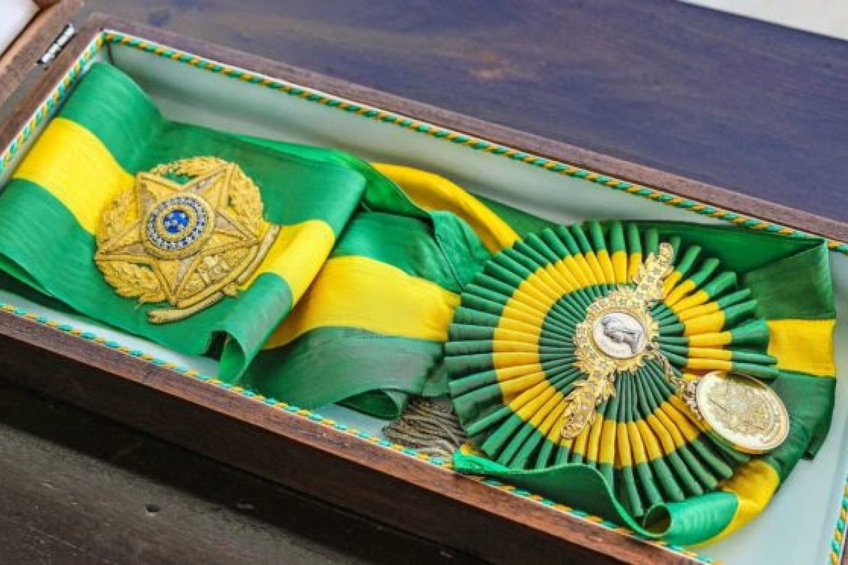 Faixa presidencial é tradição centenária, tem 21 diamantes e detalhes em ouro; saiba mais sobre o objeto