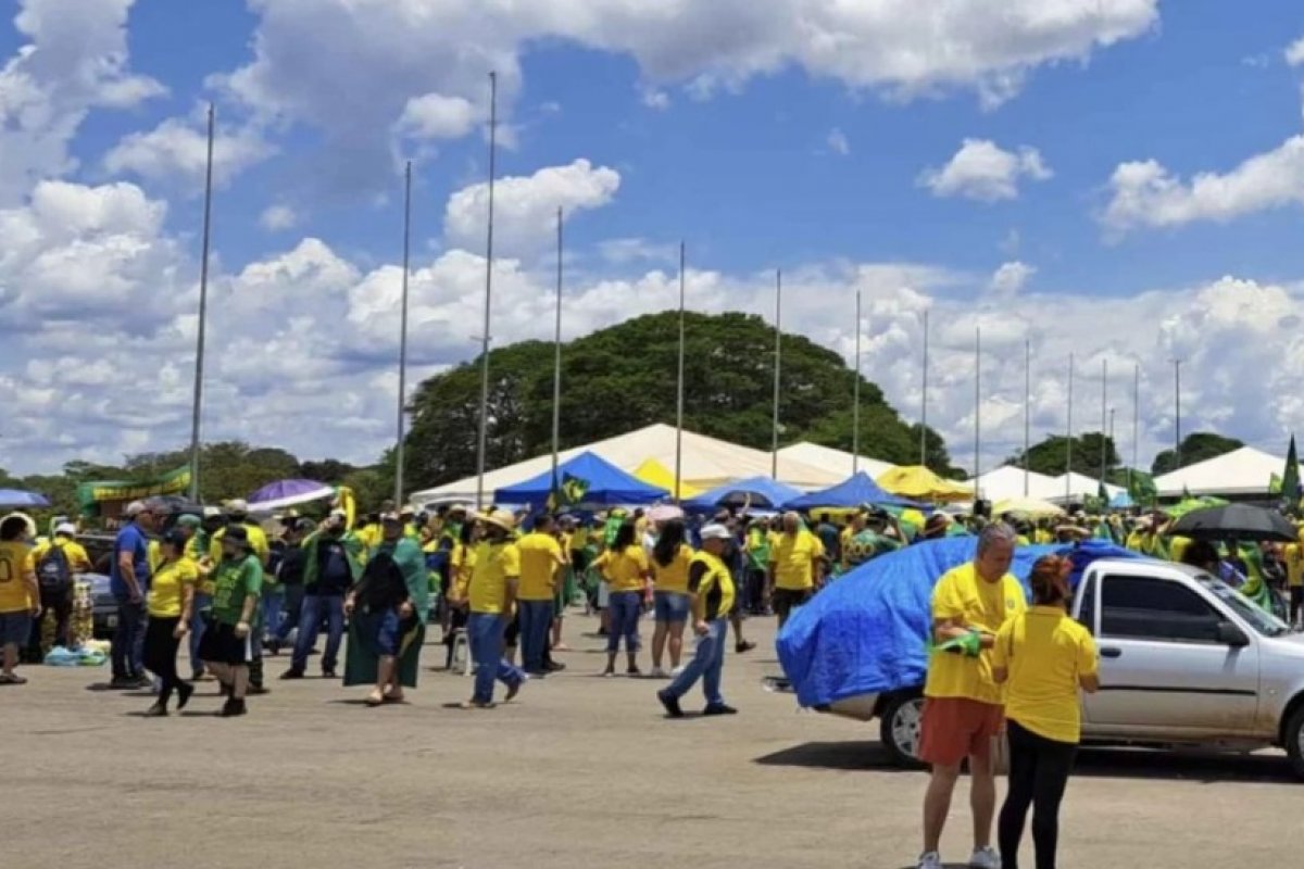 PM se prepara para deflagrar operação de retirada de acampamento de bolsonaristas em Brasília