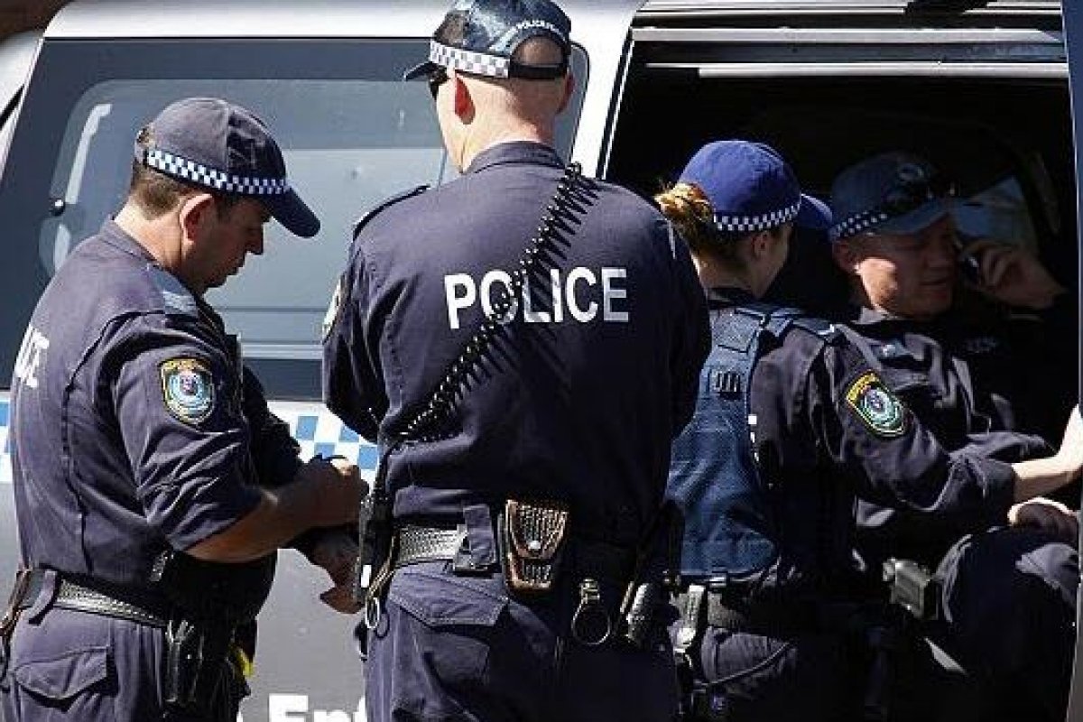 Menina de 5 anos salva a vida do irmão mais novo após acidente de carro na Austrália