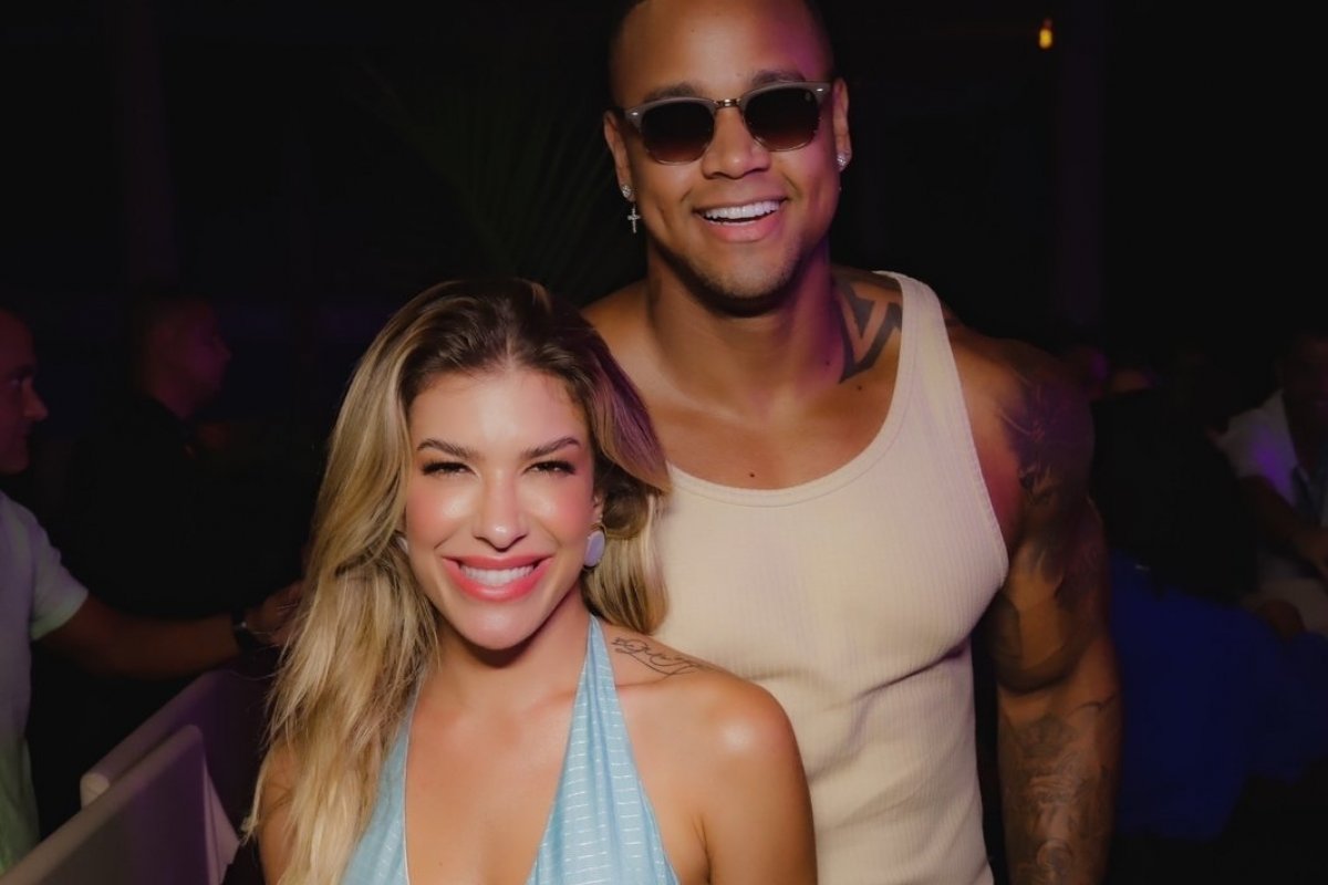 Ivete Sangalo, Léo Santana e Lore Improta curtem segunda noite do Réveillon Praia do Forte!