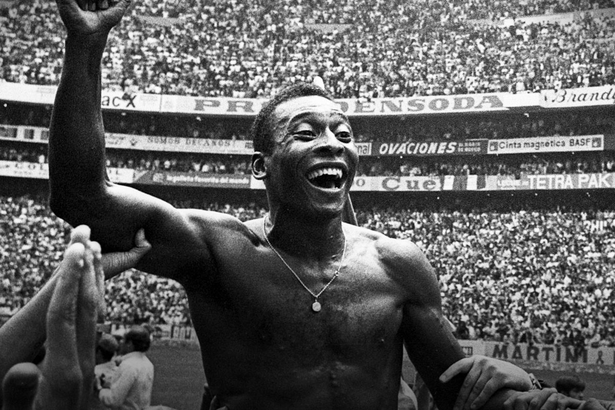 Artistas lamentam a morte do rei Pelé