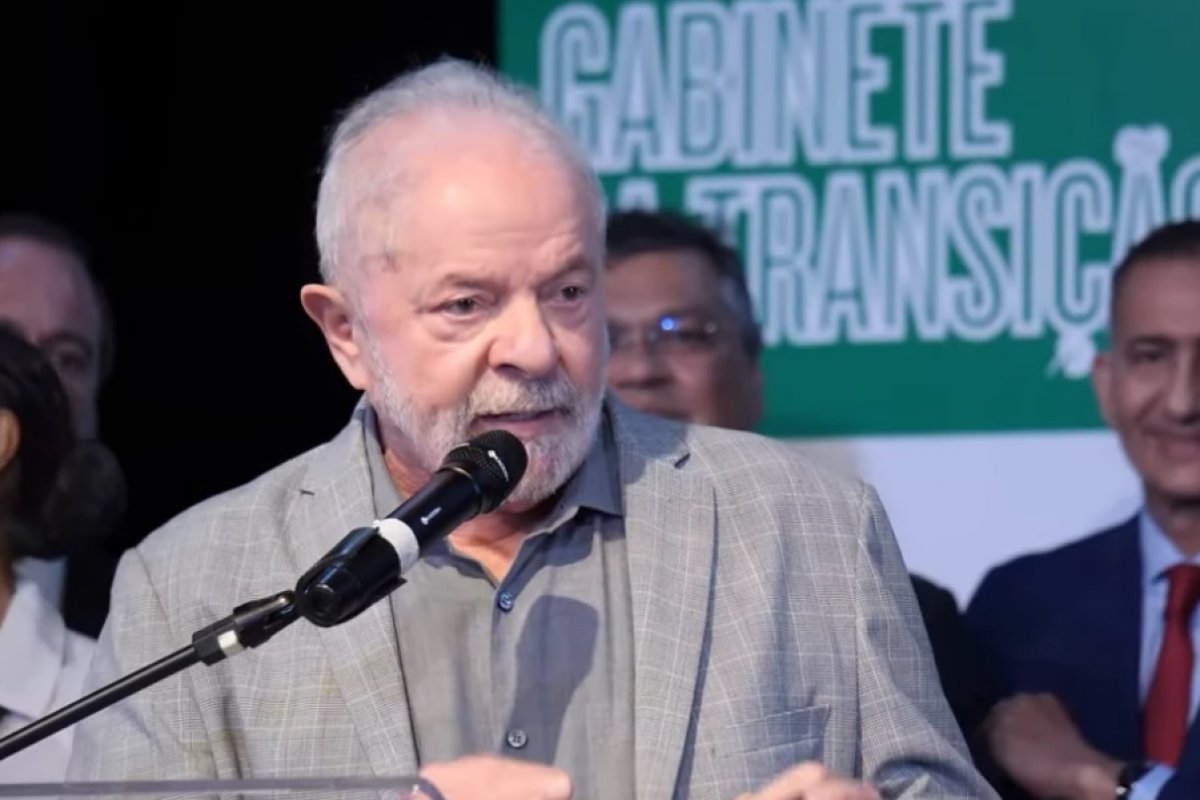 "Quem perdeu as eleições, fique quietinho", diz Lula sobre a festa da posse em janeiro