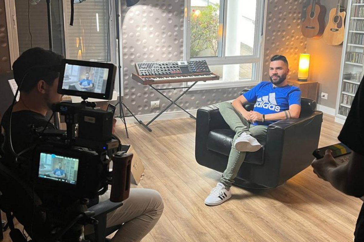 Da sala de aula para os palcos da vida: Júnior Pinheiro lança documentário inspirador mostrando trajetória!