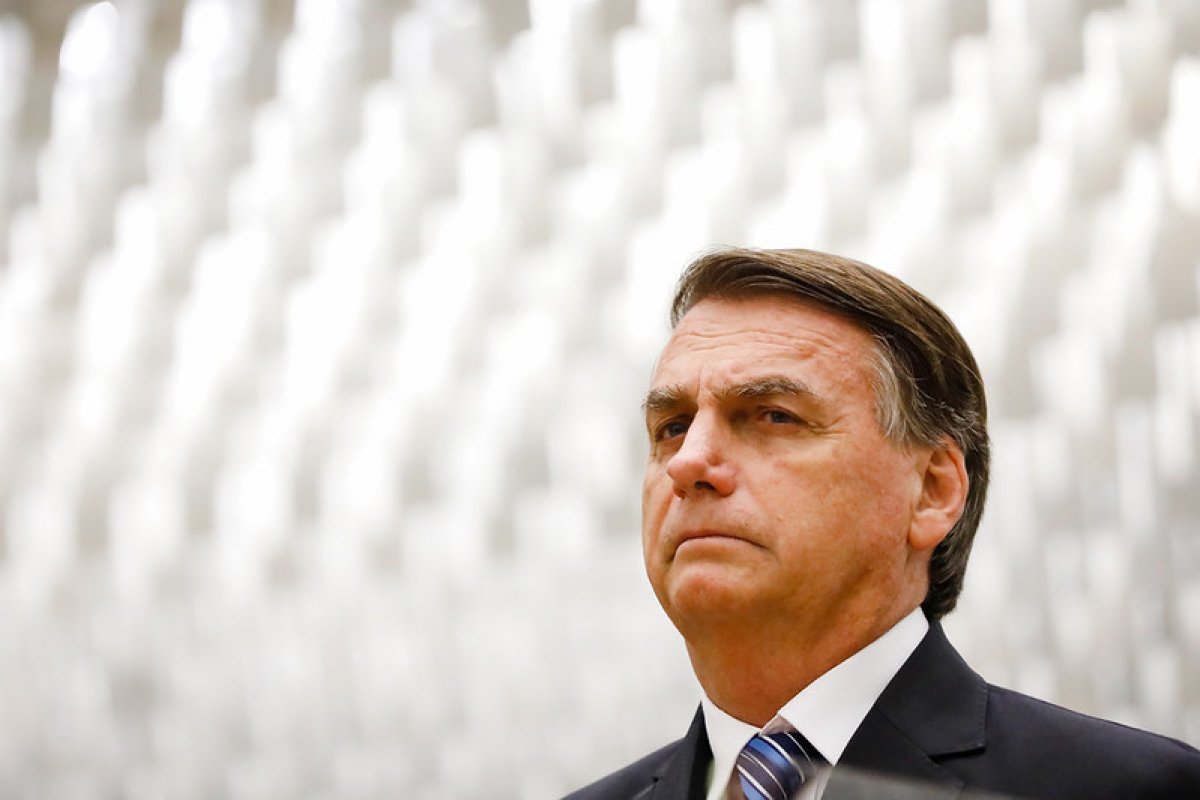 Governo publica autorização para assessores de Bolsonaro o acompanharem em viagem internacional