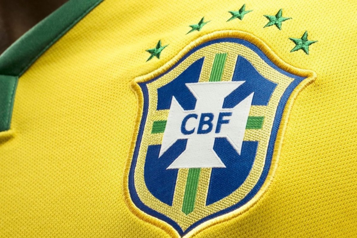Em homenagem a Pelé, CBF pode substituir estrelas no uniforme por três corações