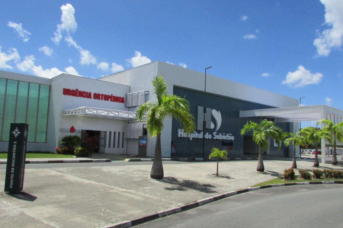 Homem fica ferido após ser atingido por chapa de vidro em fábrica em Salvador