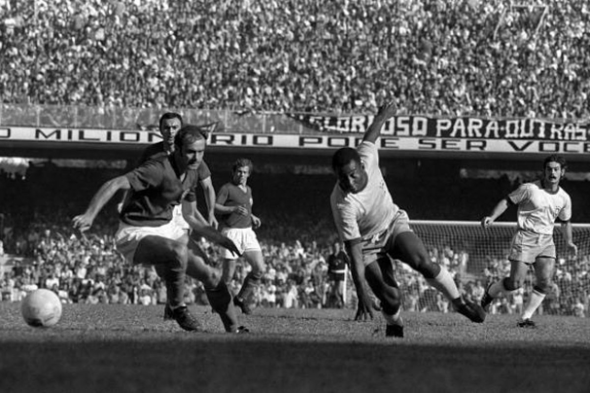 Pelé venceu 13 das 21 partidas oficiais que jogou na Bahia