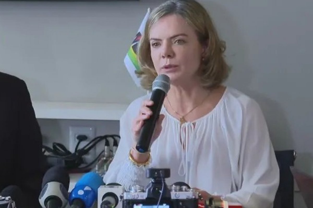 Gleisi Hoffmann defende prorrogar isenção de impostos federais sobre combustíveis por 90 dias