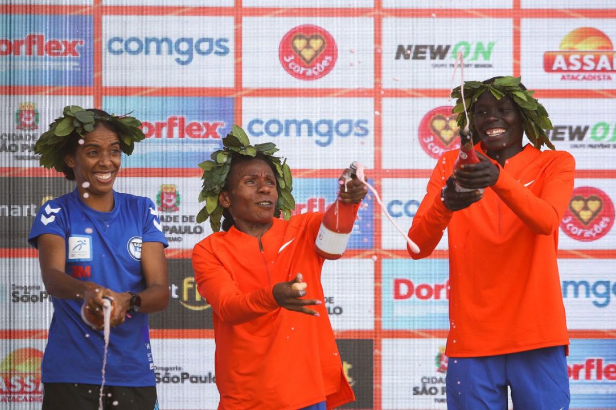 Queniana Catherine Reline vence corrida de São Silvestre