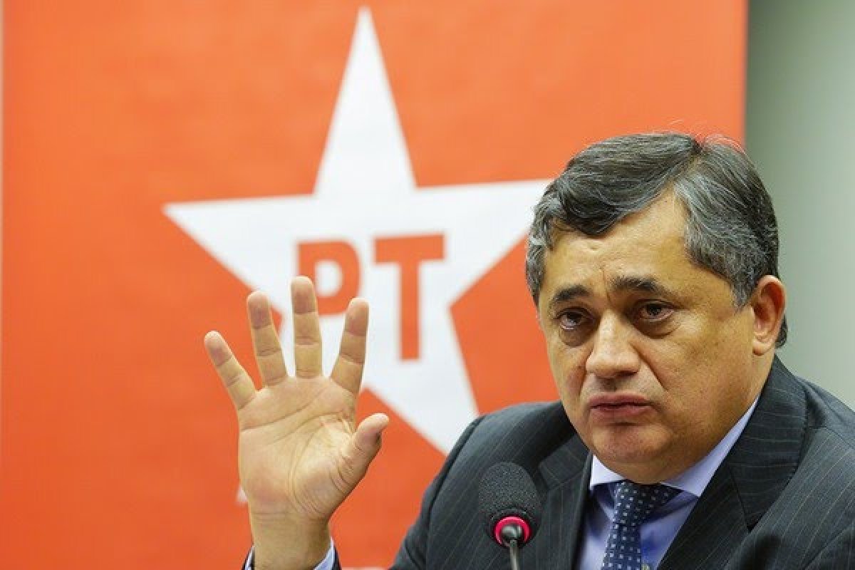 Líder do PT não descarta a possibilidade de trocas nas pastas do Governo Lula