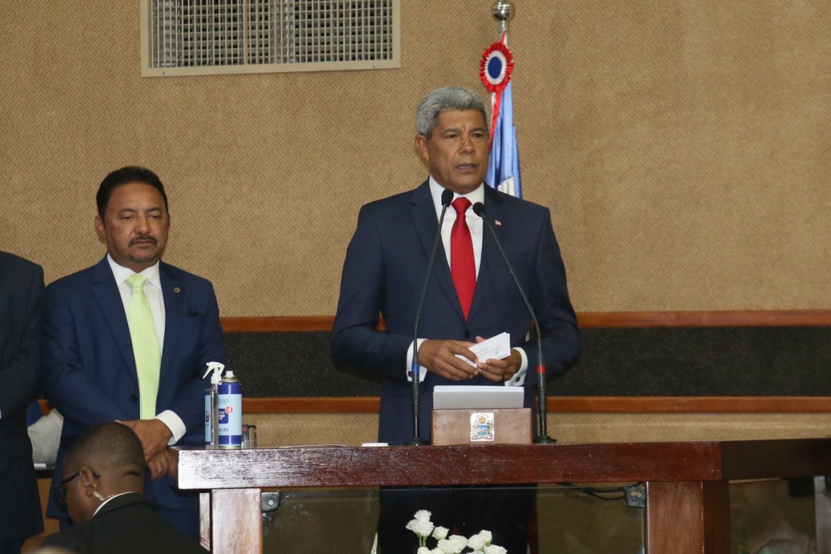 Jerônimo toma posse como governador da Bahia: ‘Prioridade é eliminar fome e desemprego’