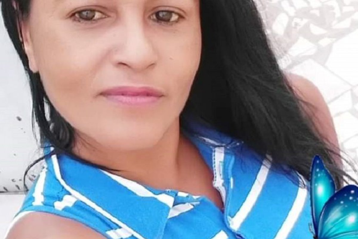 Homem mata companheira a golpes de faca, ameaça vizinhos e foge de Juazeiro, na BA