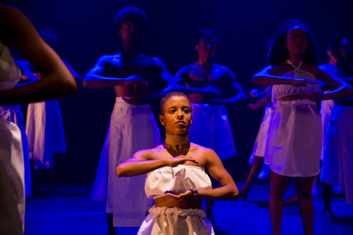 Escola de dança apresenta espetáculo em comemoração aos 35 anos da companhia