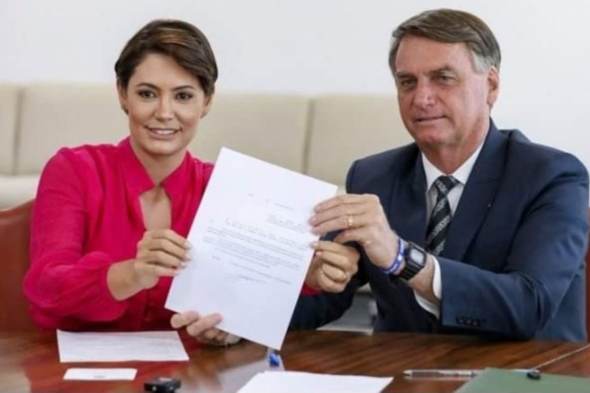 Esposa de Jair Bolsonaro, Michelle publica nota para a despedida após posse de Lula; veja