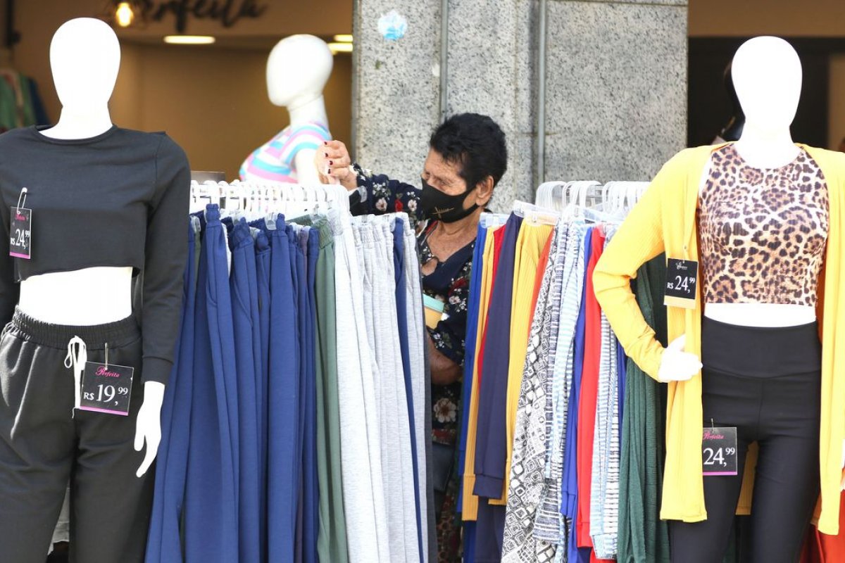 Confiança empresarial cai 0,8 ponto em dezembro, diz FGV