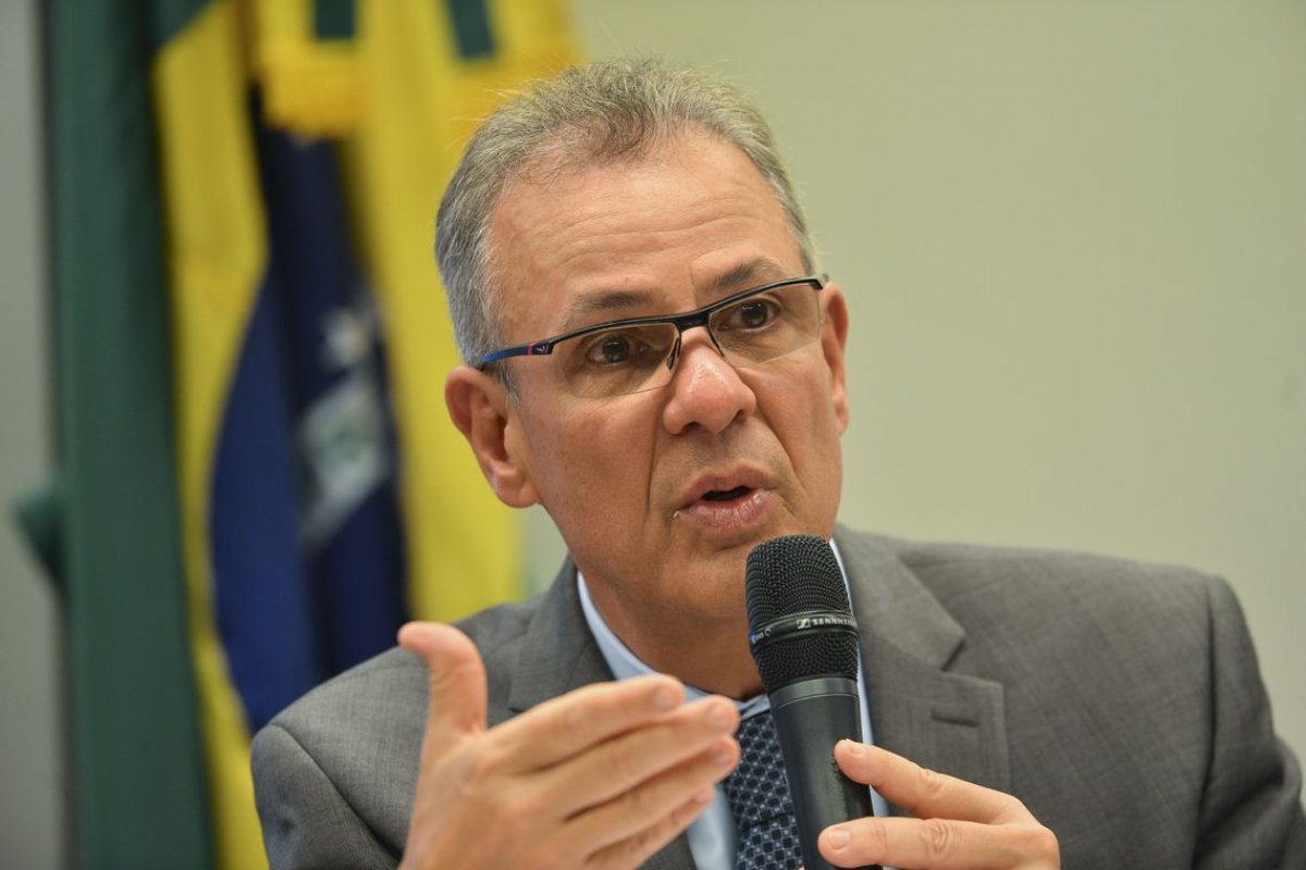 Ministro afirma que setor elétrico requer investimentos de R$ 450 bi até 2029