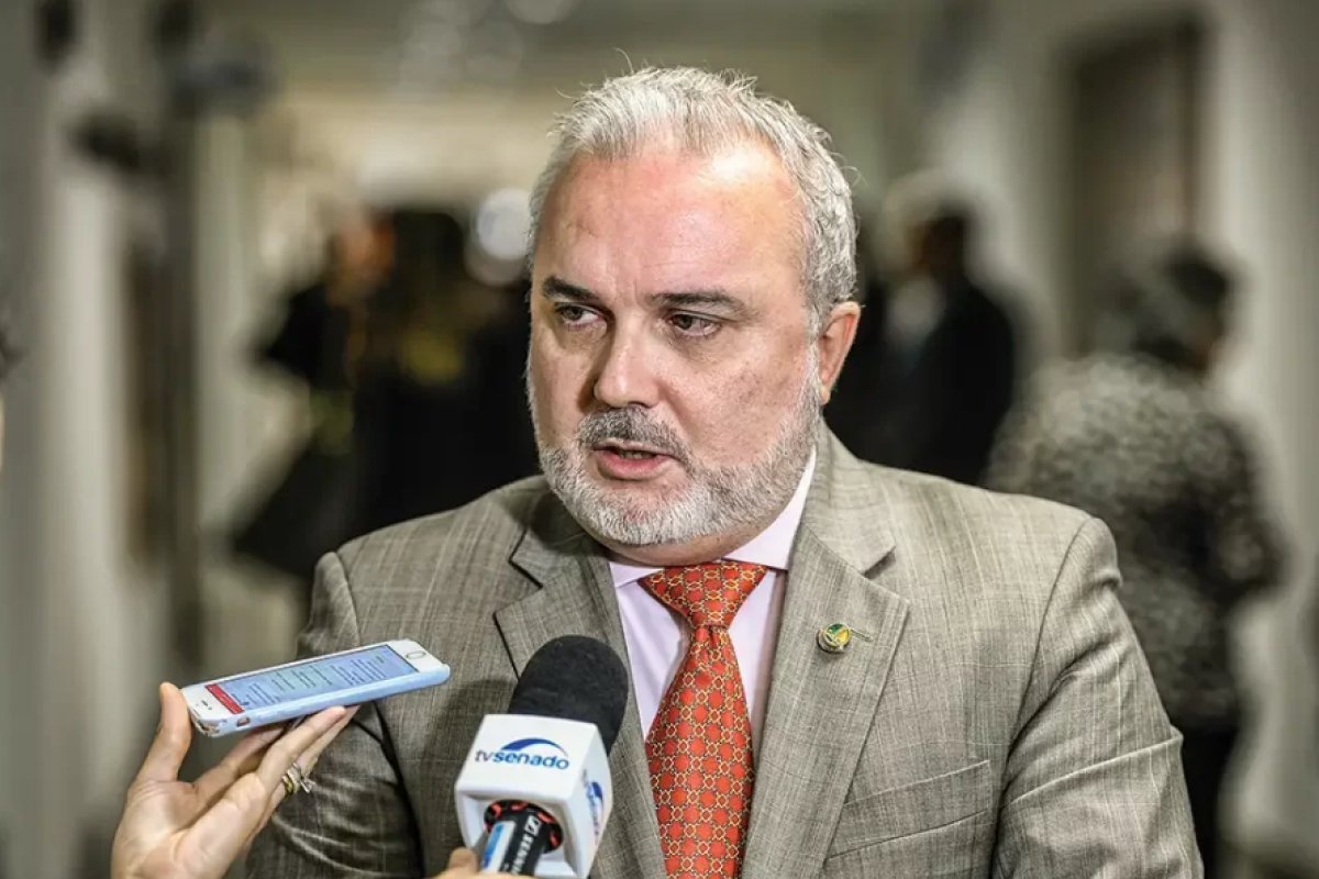 "Não há motivo para aumento dos preços dos combustíveis", diz Prates