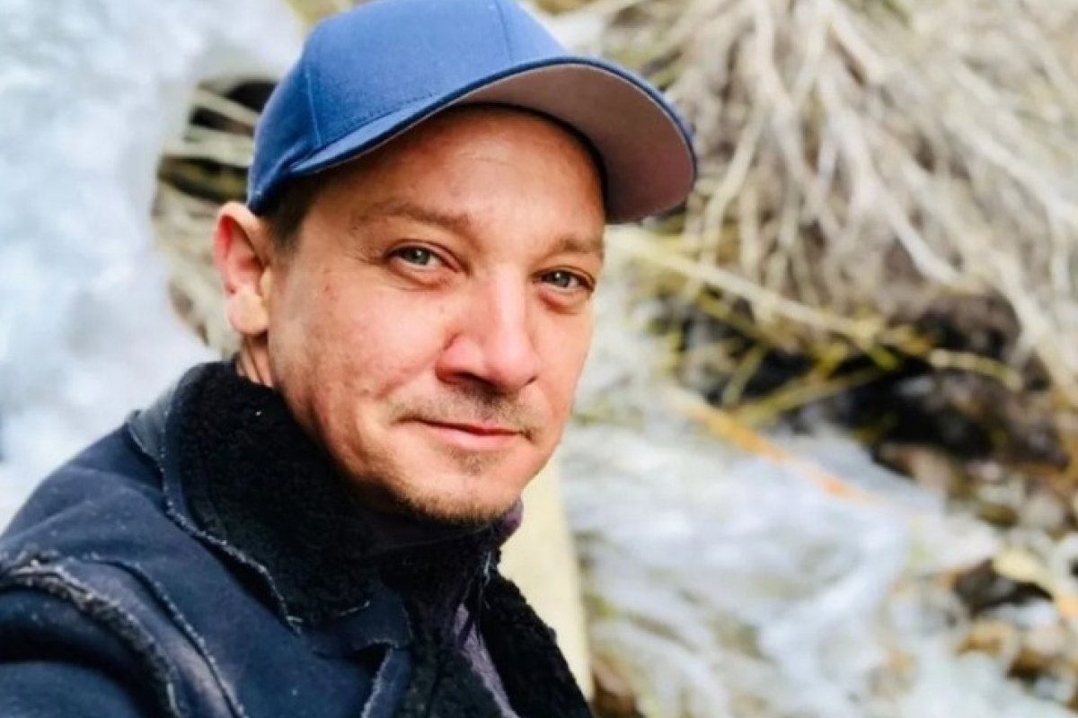Jeremy Renner está na UTI e se recupera de 2 cirurgias após acidente