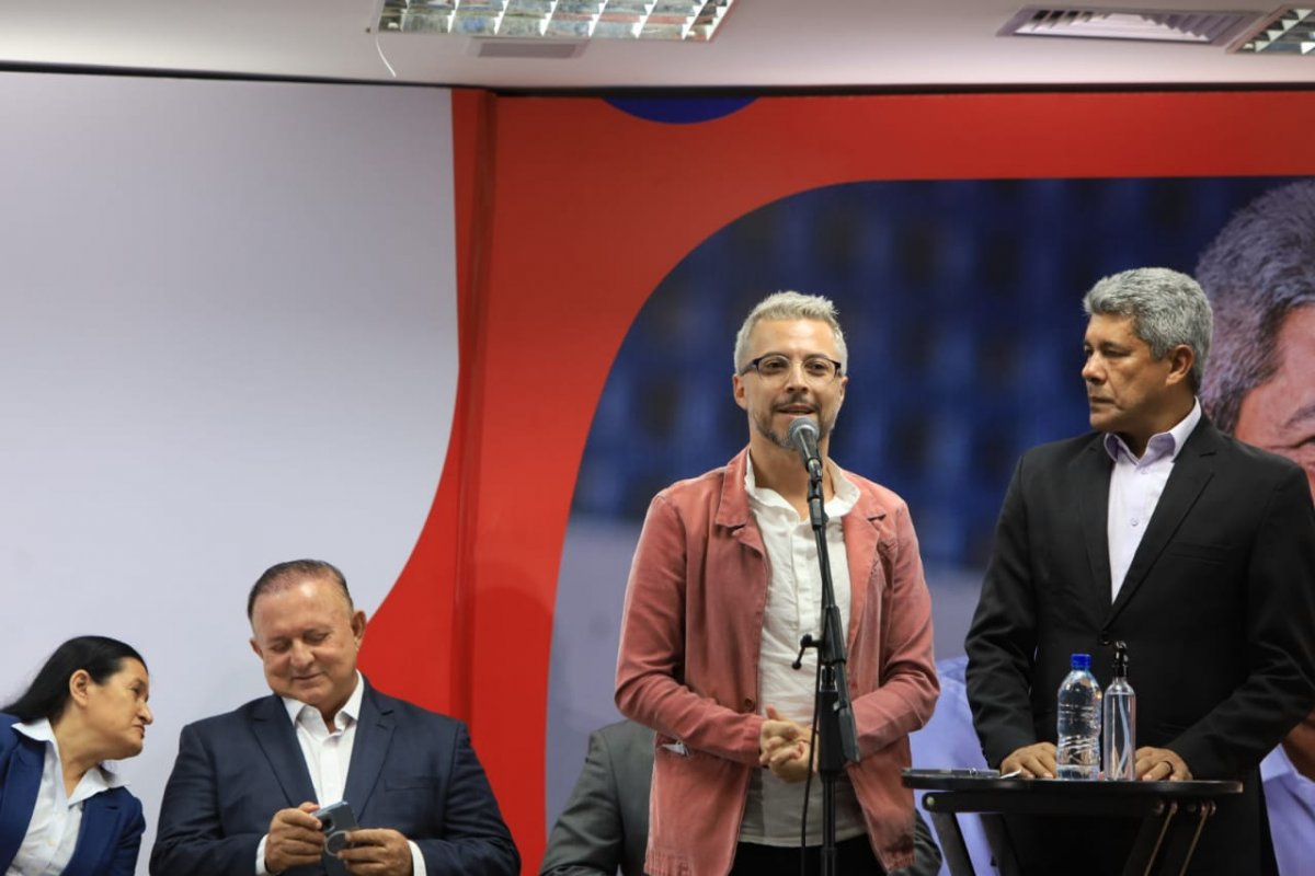 'Isso pra mim já é página virada', diz secretário da Cultura sobre ter experiência questionada por aliados do governo